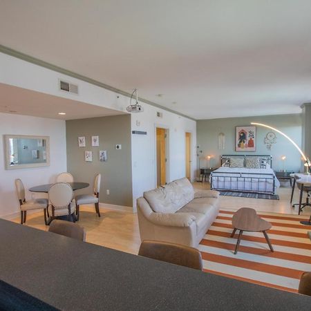 Designer Downtown Condo Suite - Splendid View Де-Мойн Экстерьер фото
