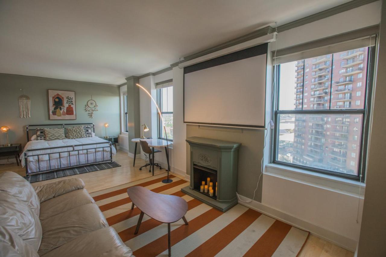 Designer Downtown Condo Suite - Splendid View Де-Мойн Экстерьер фото