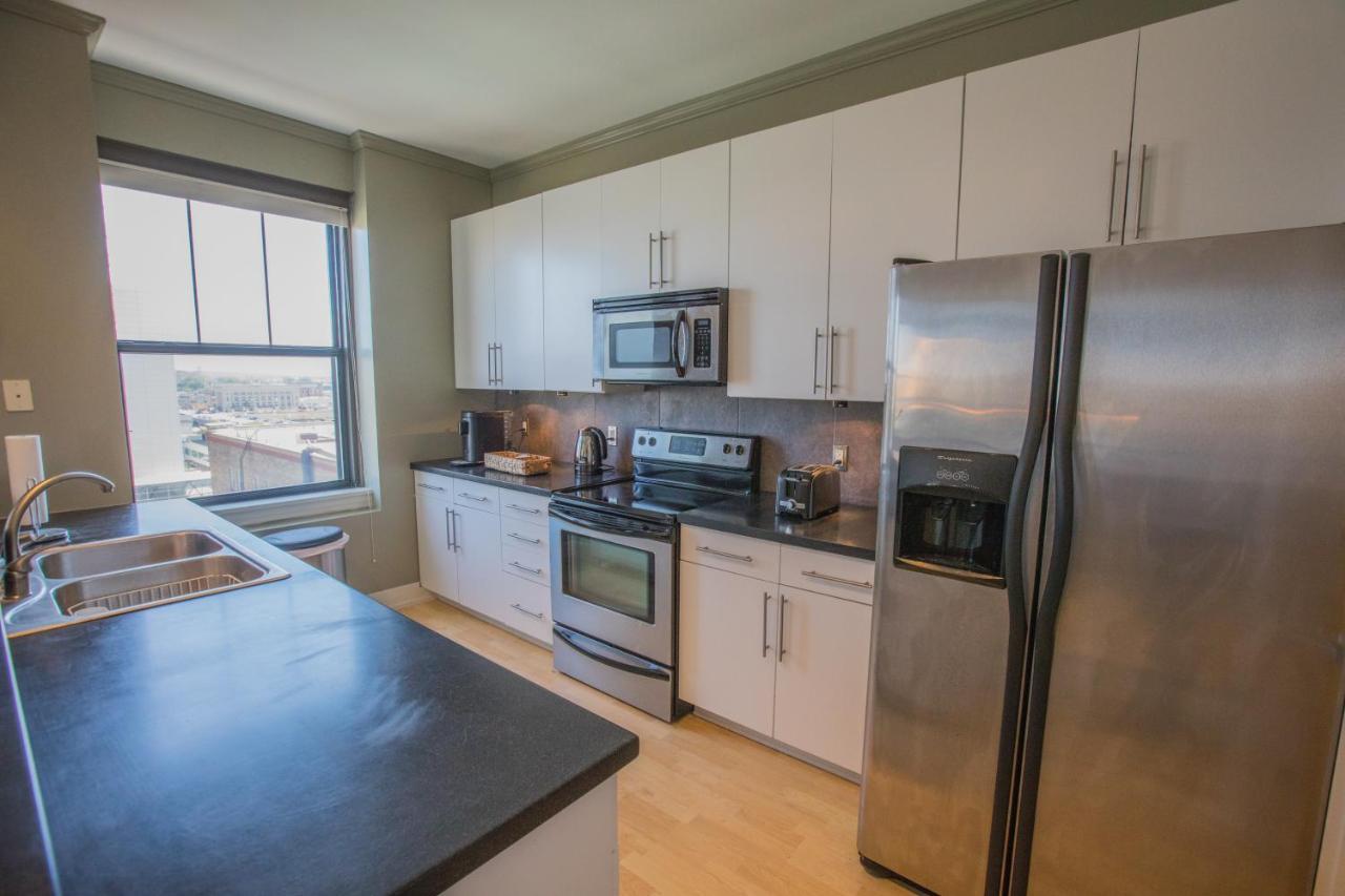 Designer Downtown Condo Suite - Splendid View Де-Мойн Экстерьер фото